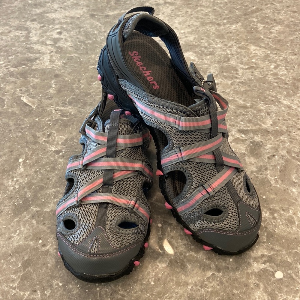 NWT Skechers compulsions with SKX moisture wicking comfort foam footbed.